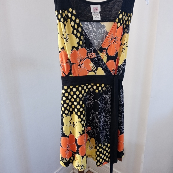 QT Women's Blouse Top A Line Neck Cut - Waist Tie in Front - Style# 1568 - Picture 2 of 3